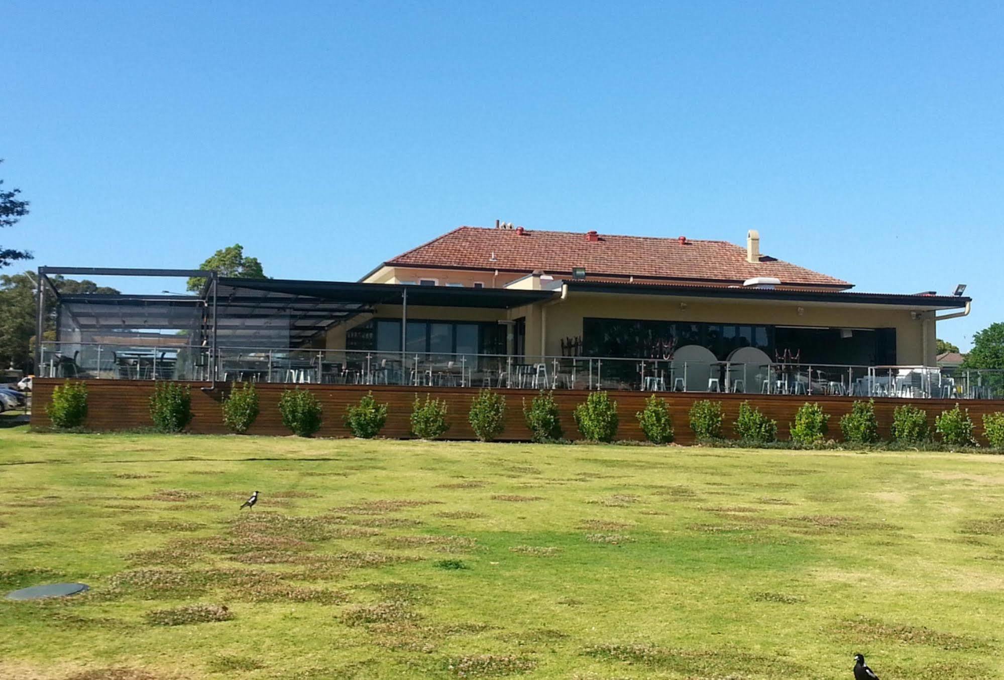 Huskisson Hotel Buitenkant foto